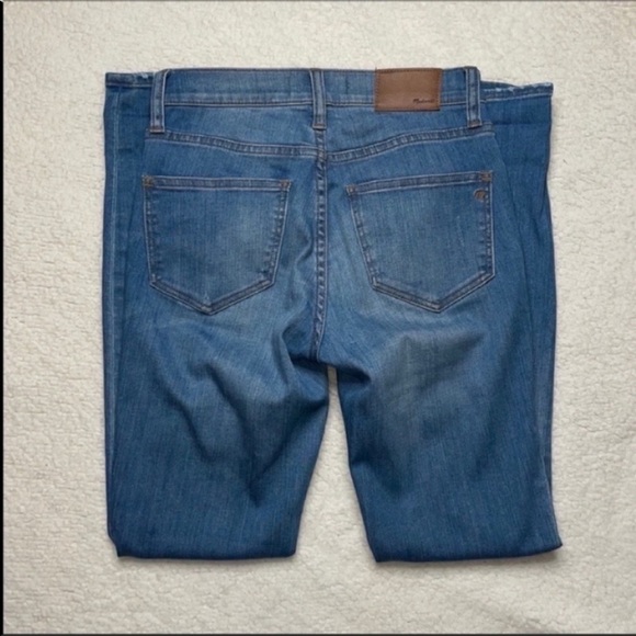 Madewell Light wash High Riser Skinny Skinny Distressed
Size 24 x 29 - Picture 6 of 12
